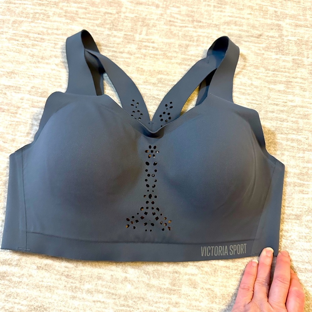 32 C Victoria’s Secret Sports Bra Grey